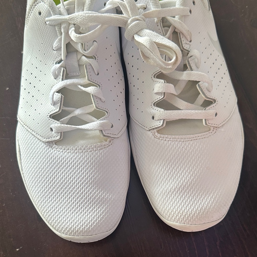 Nike Sideline Cheer Shoes - Picture 2 of 3